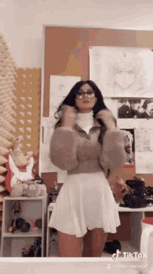 SSSniperwolf Pics & Gifs .